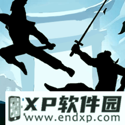 男童被机器人踢中腹部痛苦倒地